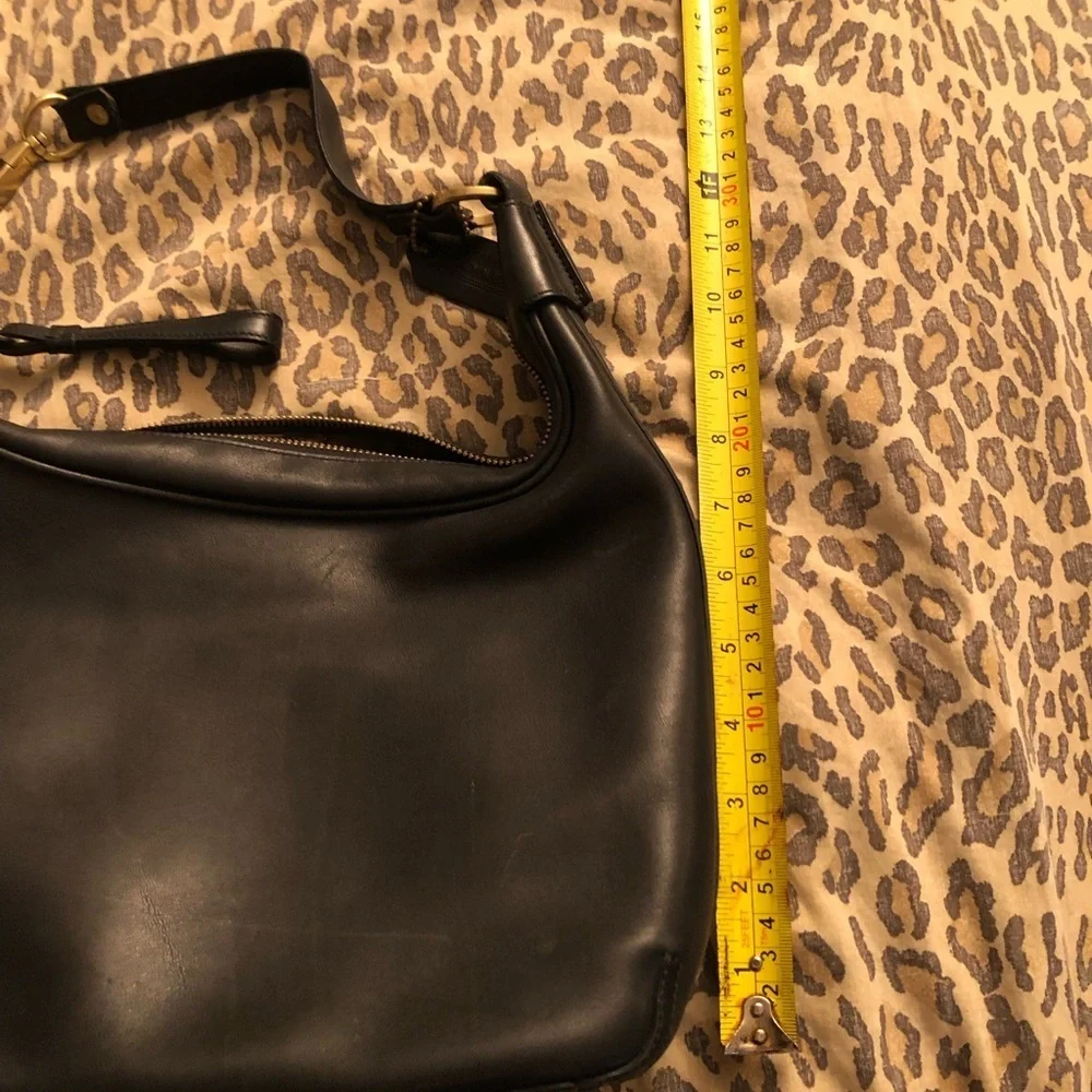 Coach black leather shoulder bag like new , vintage great size not heavy
